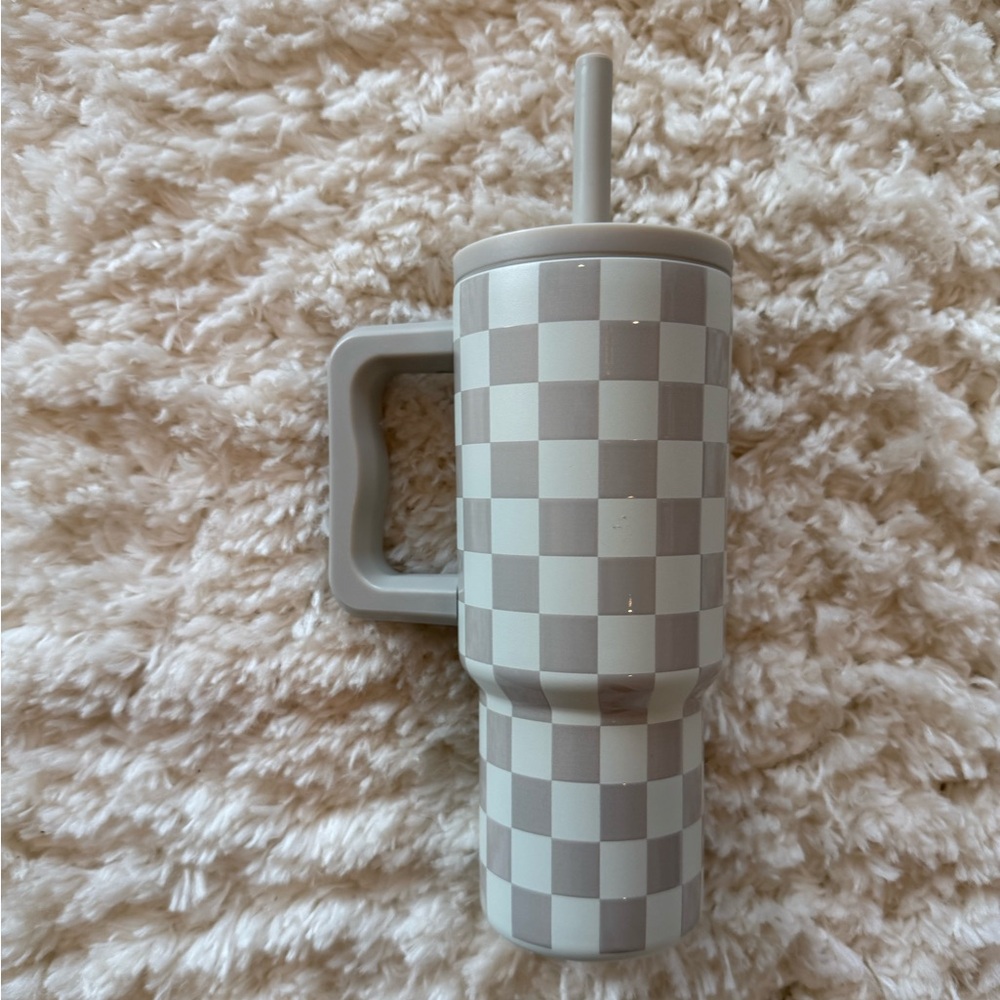 Simple Modern 24 oz Trek Tumbler in checkmate - Picture 4 of 7